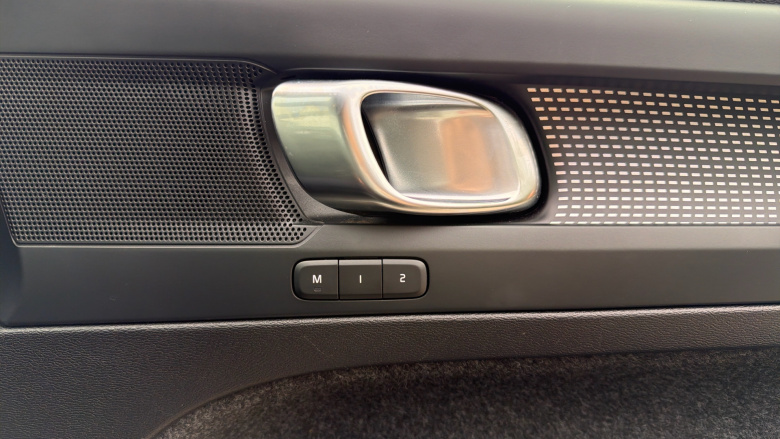 Volvo XC40 2.0 B3P Plus Black Edition 5dr Auto Petrol Estate